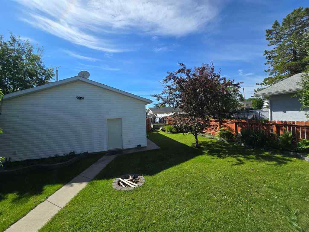 MLS® A2237884 - 4233 7 Avenue  in Edson Edson, Residential