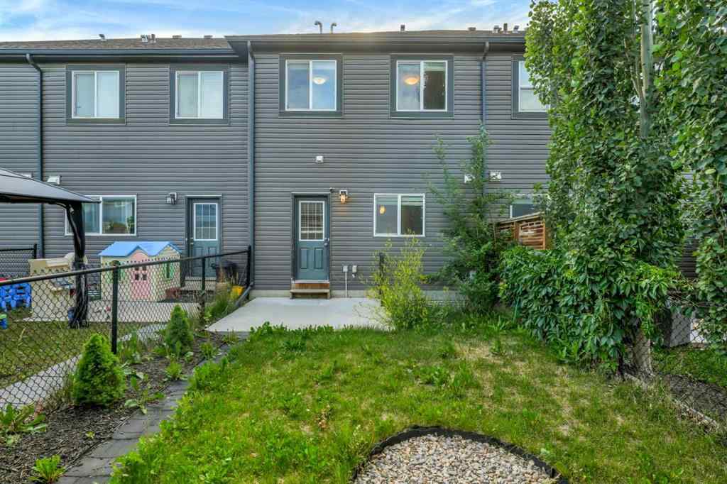 MLS® A2237905 - 315 Hillcrest Drive SW in Hillcrest Airdrie, Residential