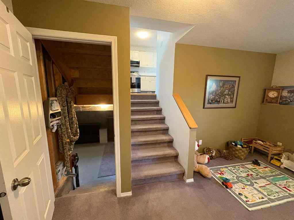 MLS® A2237914 - 167 Mt Rundle Road W in Mountain Heights Lethbridge, Residential