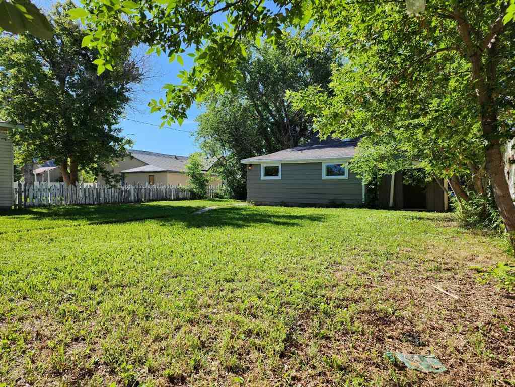 MLS® A2237928 - 611 9 Avenue N in Staffordville Lethbridge, Residential