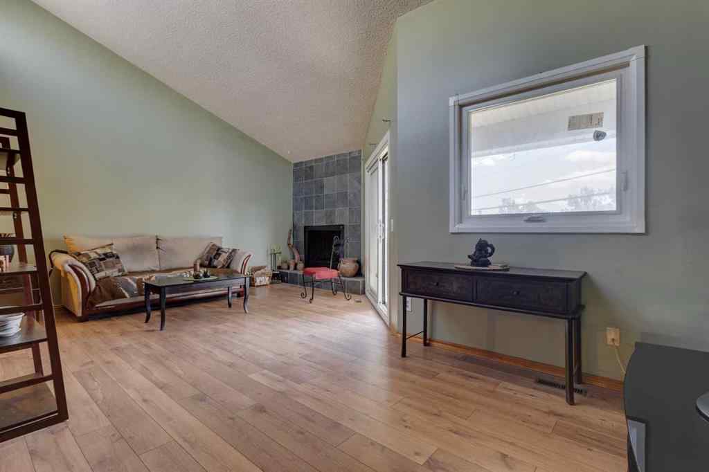 MLS® A2237953 - Unit #4 2637 1 Avenue NW in West Hillhurst Calgary, Residential