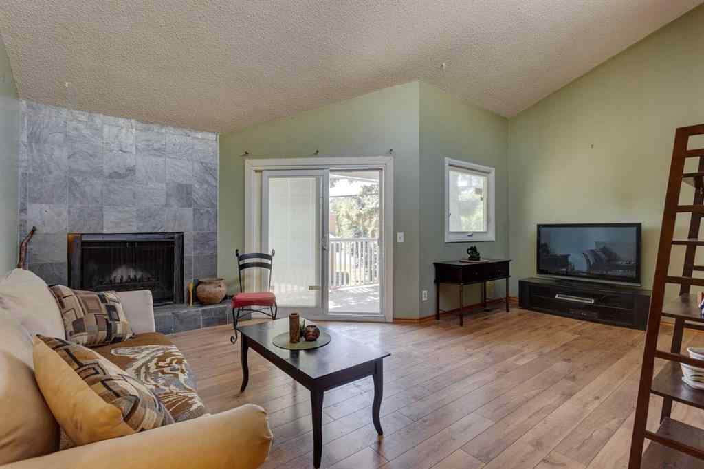 MLS® A2237953 - Unit #4 2637 1 Avenue NW in West Hillhurst Calgary, Residential
