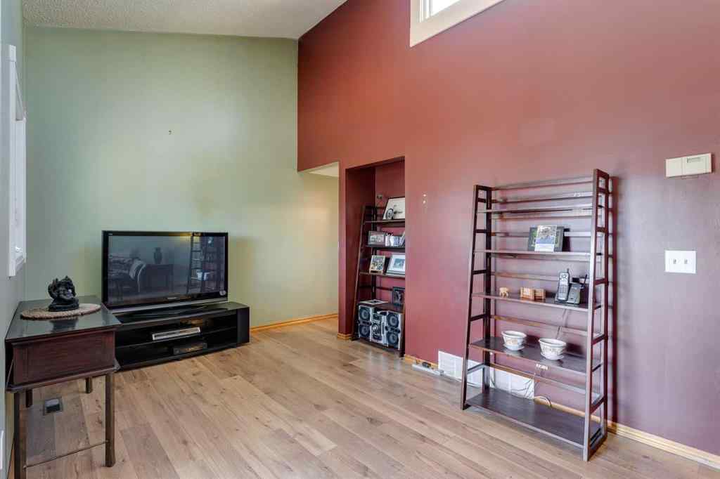 MLS® A2237953 - Unit #4 2637 1 Avenue NW in West Hillhurst Calgary, Residential