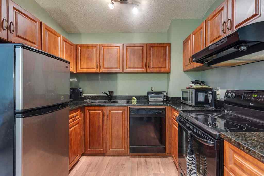MLS® A2237953 - Unit #4 2637 1 Avenue NW in West Hillhurst Calgary, Residential