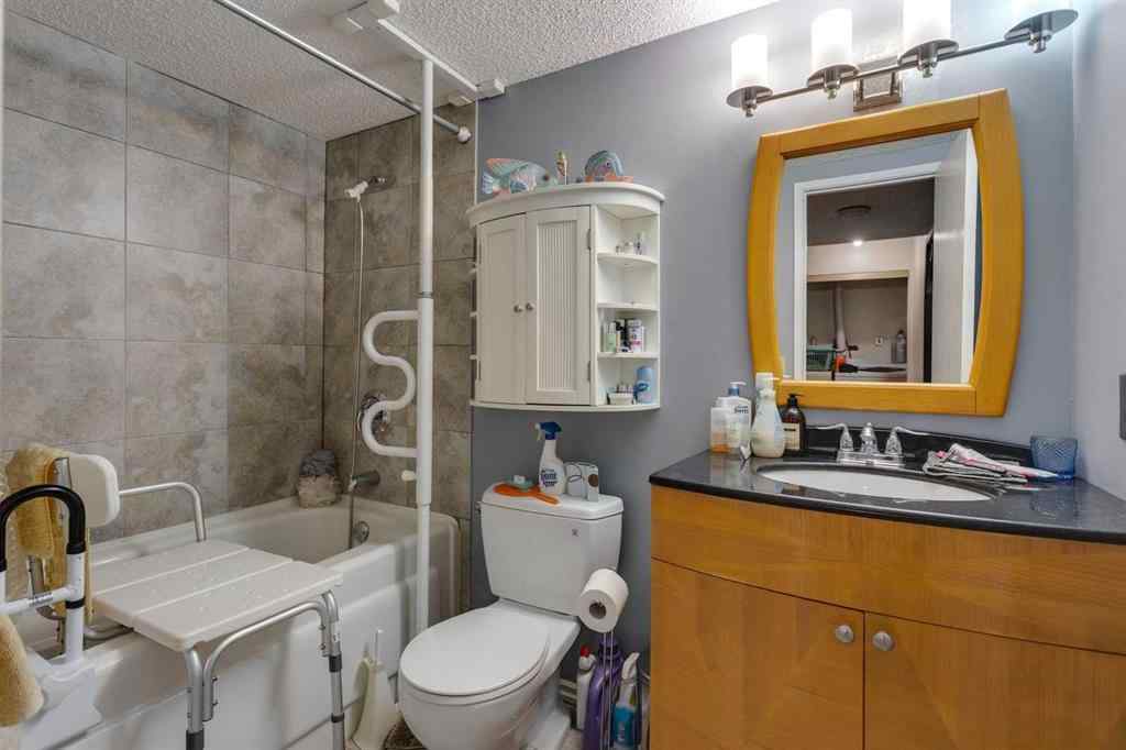 MLS® A2237953 - Unit #4 2637 1 Avenue NW in West Hillhurst Calgary, Residential