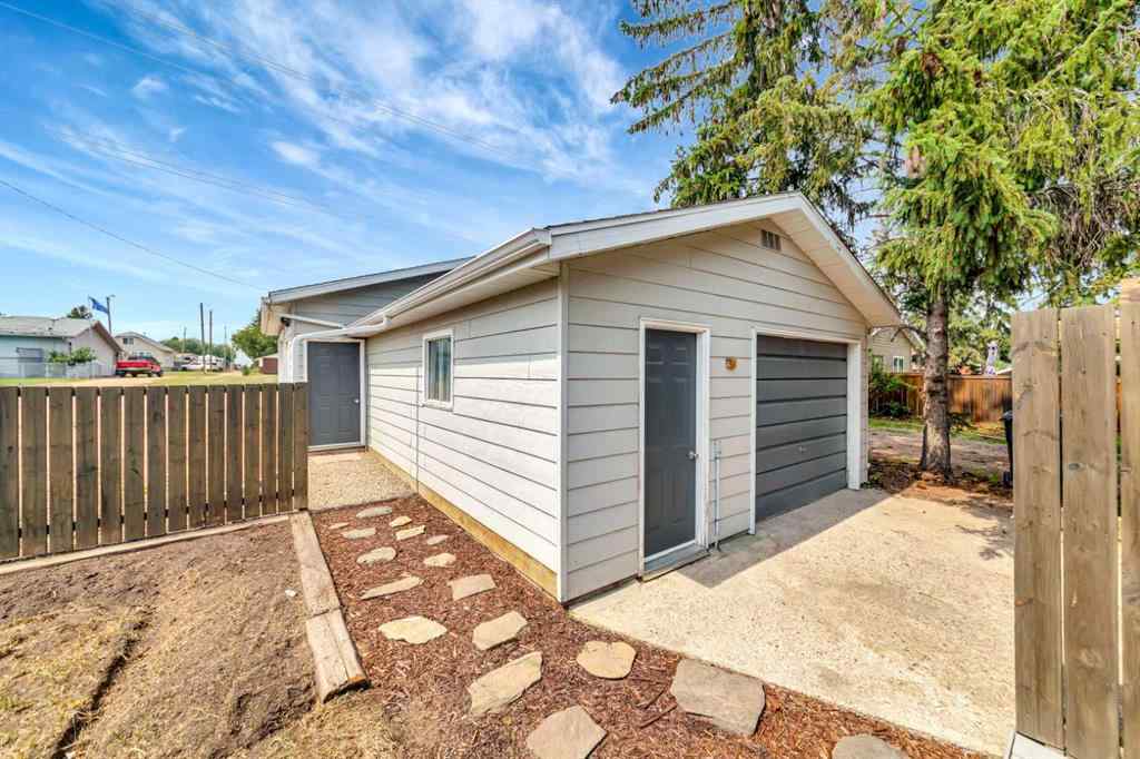 MLS® A2238005 - 213 2 Avenue N in Marwayne Marwayne, Residential