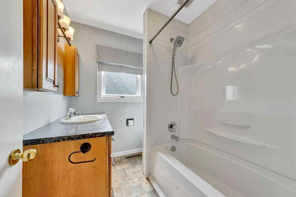 MLS® A2238005 - 213 2 Avenue N in Marwayne Marwayne, Residential