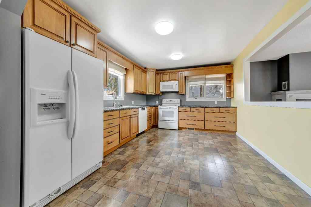 MLS® A2238005 - 213 2 Avenue N in Marwayne Marwayne, Residential