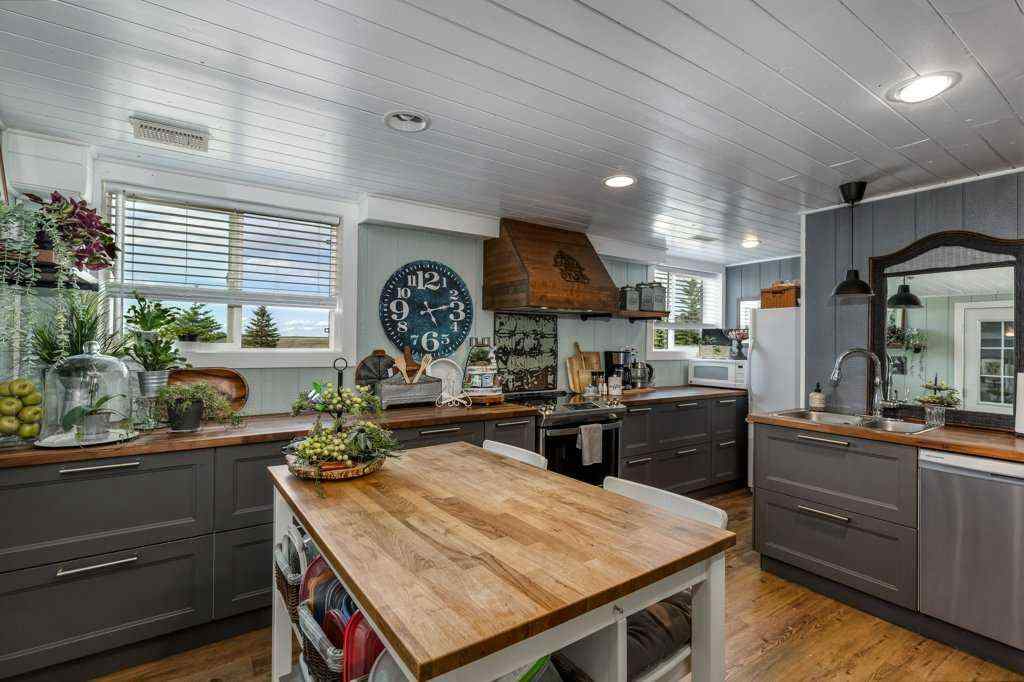MLS® A2238047 - 290002 Township Road 292   in NONE Rural Rocky View County, Residential