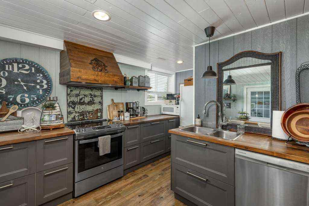 MLS® A2238047 - 290002 Township Road 292   in NONE Rural Rocky View County, Residential