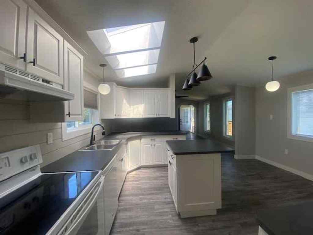 MLS® A2238108 - 158 Wildrose Court W in Sunnylea Brooks, Mobile