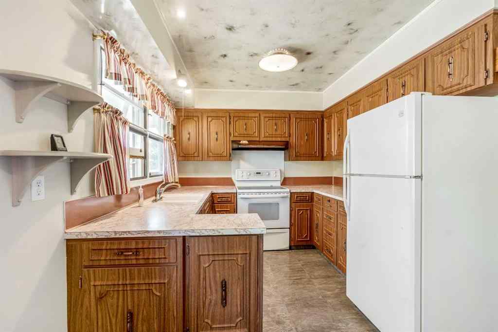 MLS® A2238150 - 1802 11 Avenue N in Winston Churchill Lethbridge, Residential