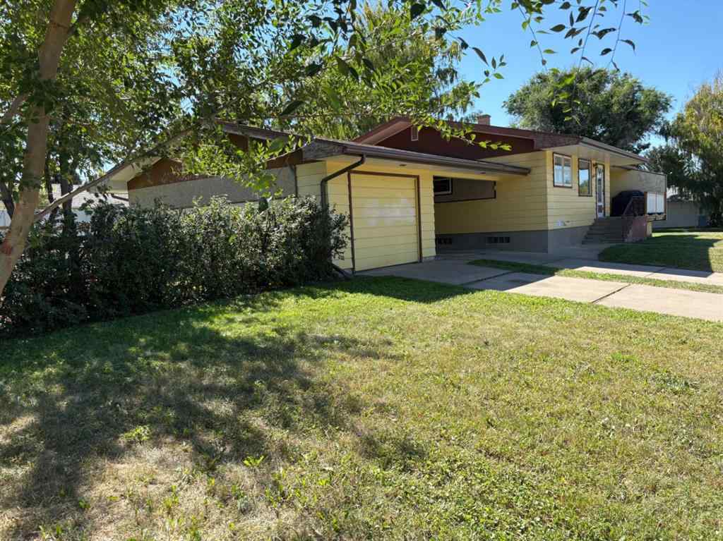 MLS® A2238150 - 1802 11 Avenue N in Winston Churchill Lethbridge, Residential
