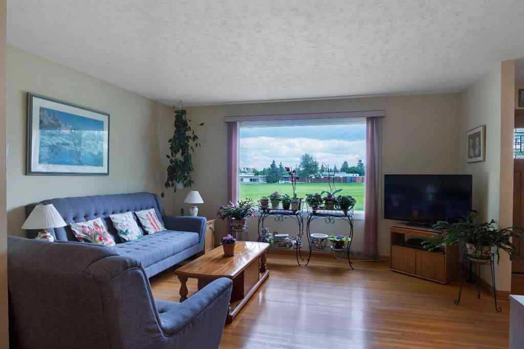 MLS® A2238175 - 131 Hillgrove Crescent SW in Haysboro Calgary, Residential