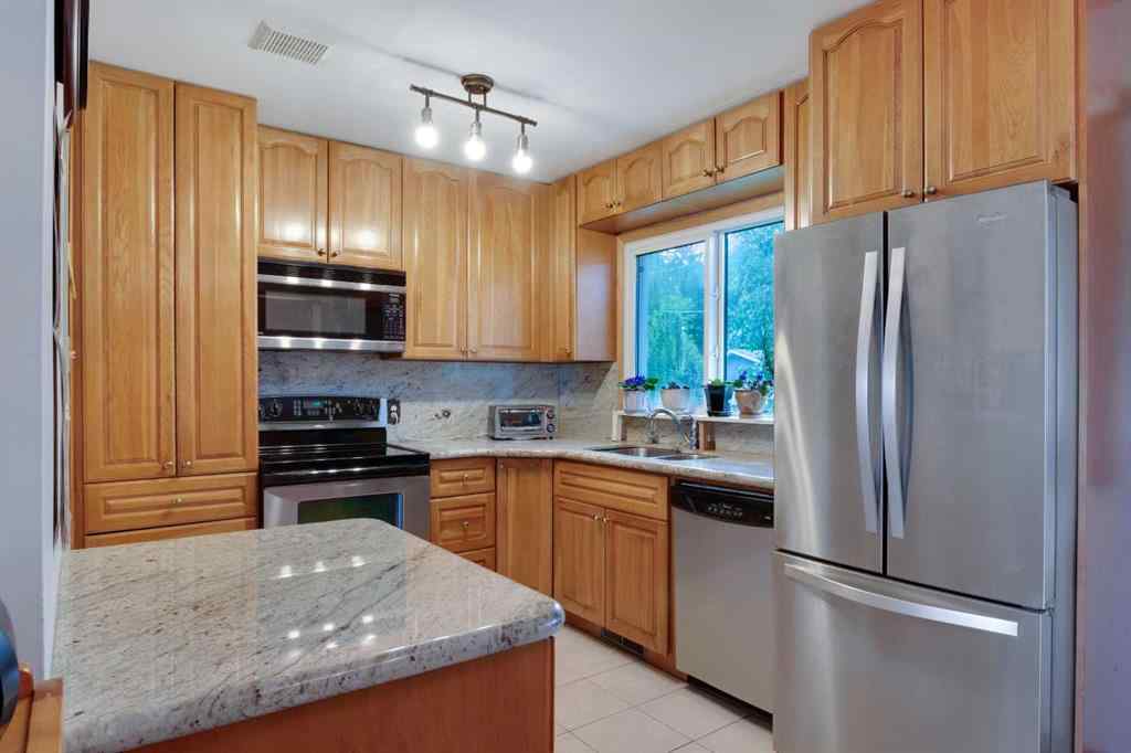 MLS® A2238175 - 131 Hillgrove Crescent SW in Haysboro Calgary, Residential