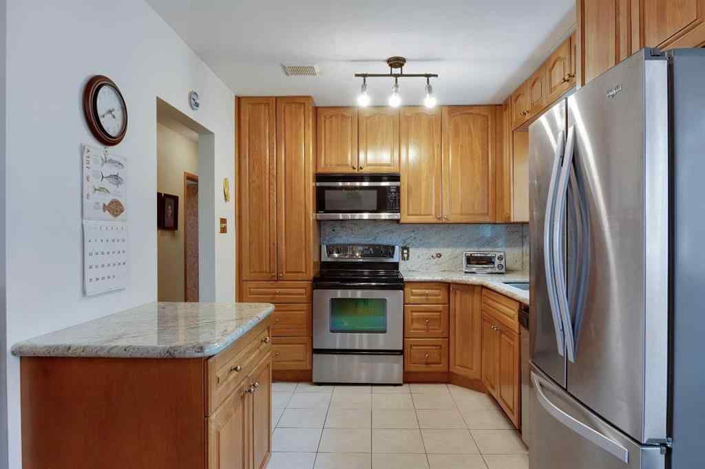 MLS® A2238175 - 131 Hillgrove Crescent SW in Haysboro Calgary, Residential