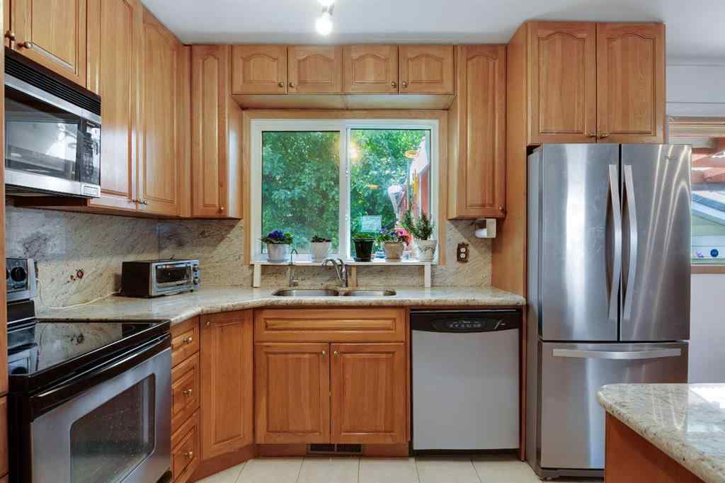 MLS® A2238175 - 131 Hillgrove Crescent SW in Haysboro Calgary, Residential