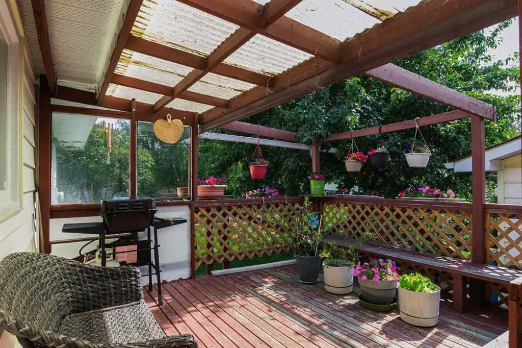 MLS® A2238175 - 131 Hillgrove Crescent SW in Haysboro Calgary, Residential