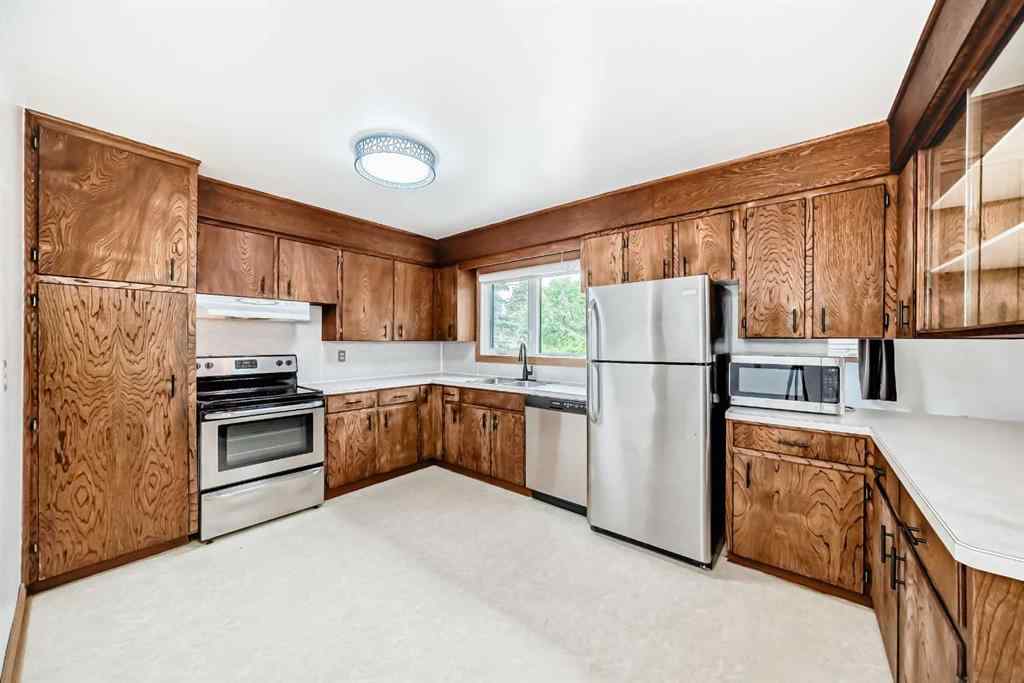 MLS® A2238186 - 73 Kirby Place SW in Kingsland Calgary, Residential