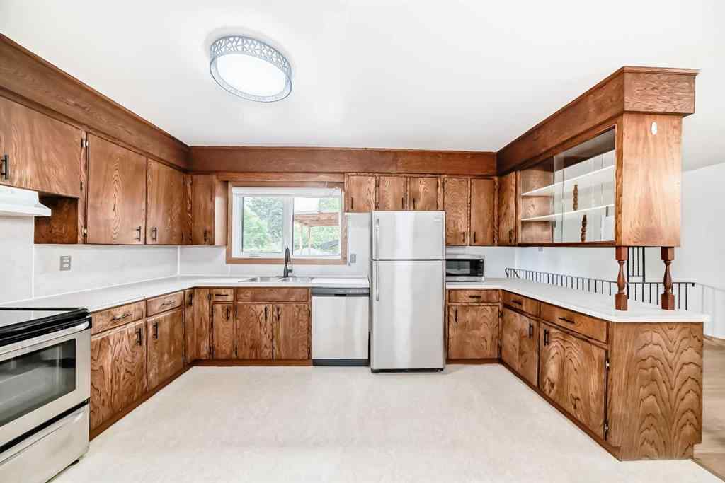 MLS® A2238186 - 73 Kirby Place SW in Kingsland Calgary, Residential