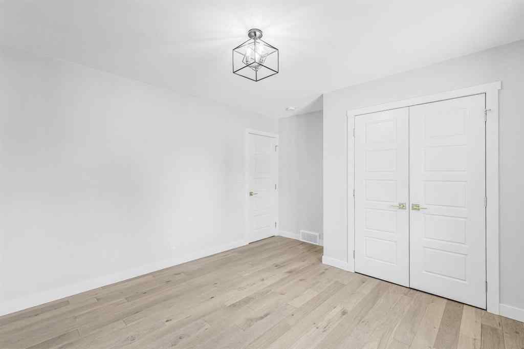 MLS® A2238193 - 10604 Oakmoor Way SW in Cedarbrae Calgary, Residential