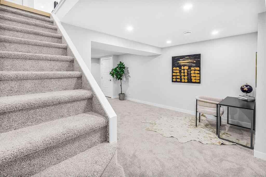 MLS® A2238193 - 10604 Oakmoor Way SW in Cedarbrae Calgary, Residential