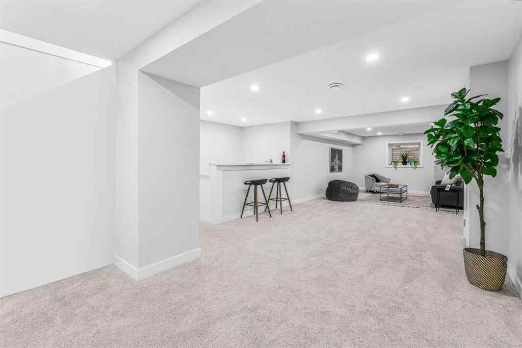 MLS® A2238193 - 10604 Oakmoor Way SW in Cedarbrae Calgary, Residential