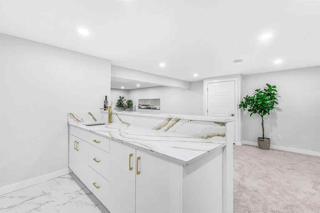 MLS® A2238193 - 10604 Oakmoor Way SW in Cedarbrae Calgary, Residential