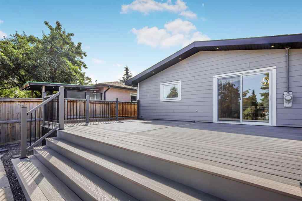 MLS® A2238193 - 10604 Oakmoor Way SW in Cedarbrae Calgary, Residential