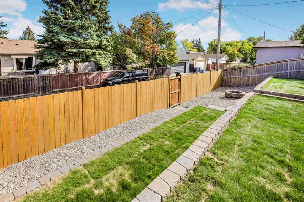 MLS® A2238193 - 10604 Oakmoor Way SW in Cedarbrae Calgary, Residential