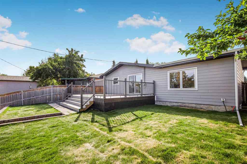 MLS® A2238193 - 10604 Oakmoor Way SW in Cedarbrae Calgary, Residential