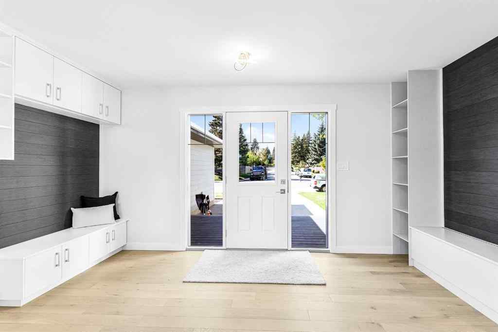 MLS® A2238193 - 10604 Oakmoor Way SW in Cedarbrae Calgary, Residential