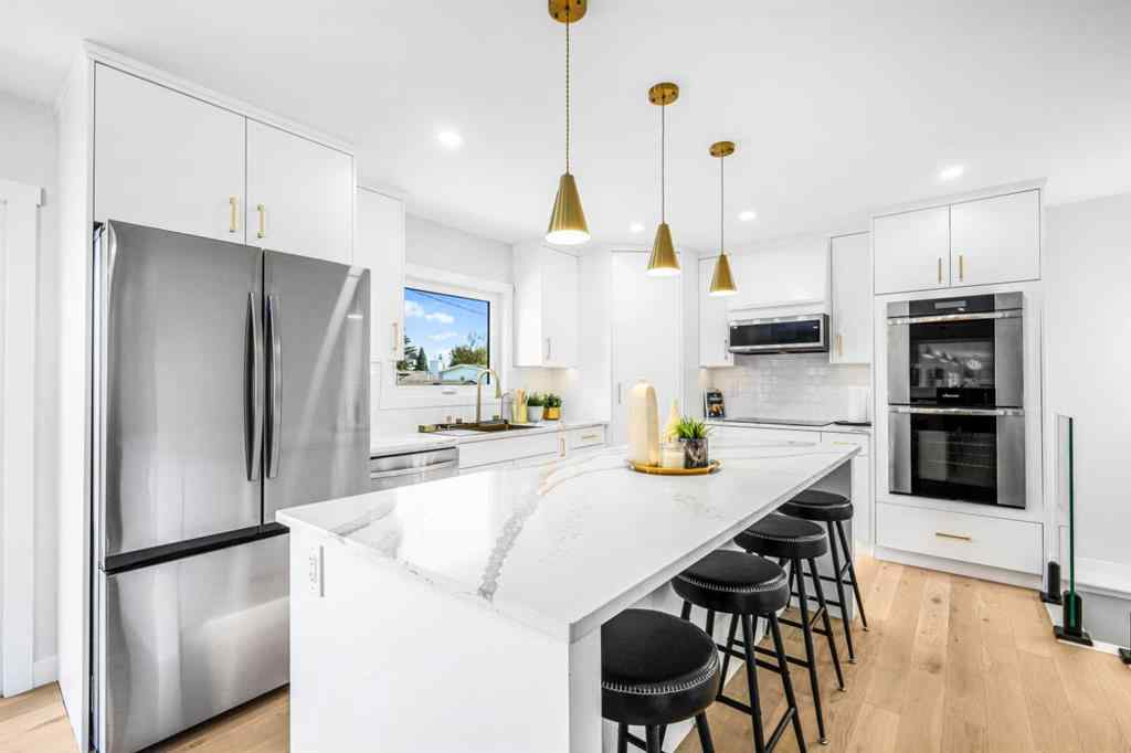 MLS® A2238193 - 10604 Oakmoor Way SW in Cedarbrae Calgary, Residential