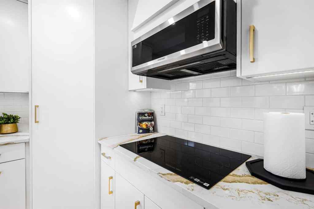 MLS® A2238193 - 10604 Oakmoor Way SW in Cedarbrae Calgary, Residential