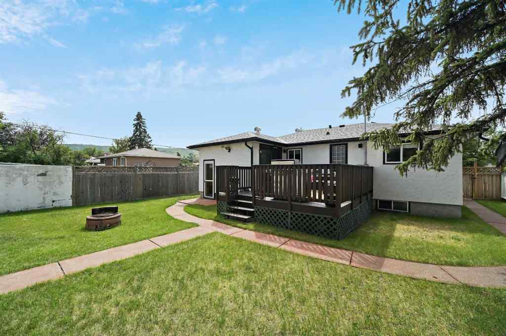 MLS® A2238288 - 3924 77 Street NW in Bowness Calgary, Residential