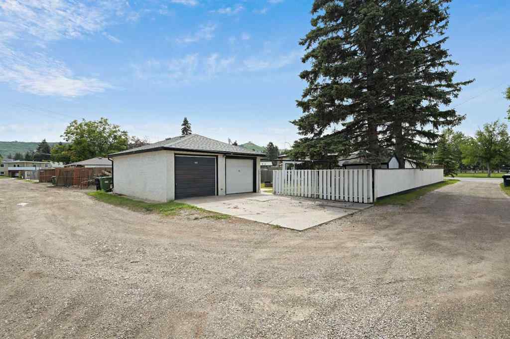 MLS® A2238288 - 3924 77 Street NW in Bowness Calgary, Residential
