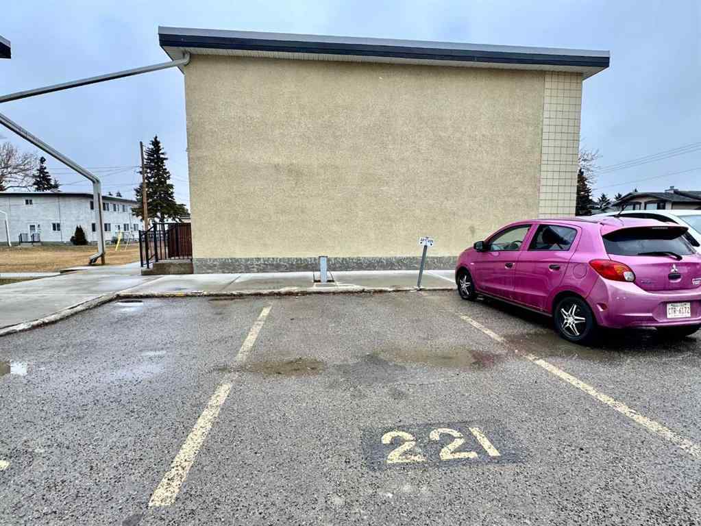 MLS® A2238403 - Unit #221 2211 19 Street NE in Vista Heights Calgary, Residential