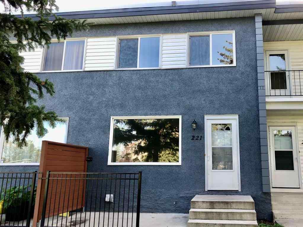 MLS® A2238403 - Unit #221 2211 19 Street NE in Vista Heights Calgary, Residential
