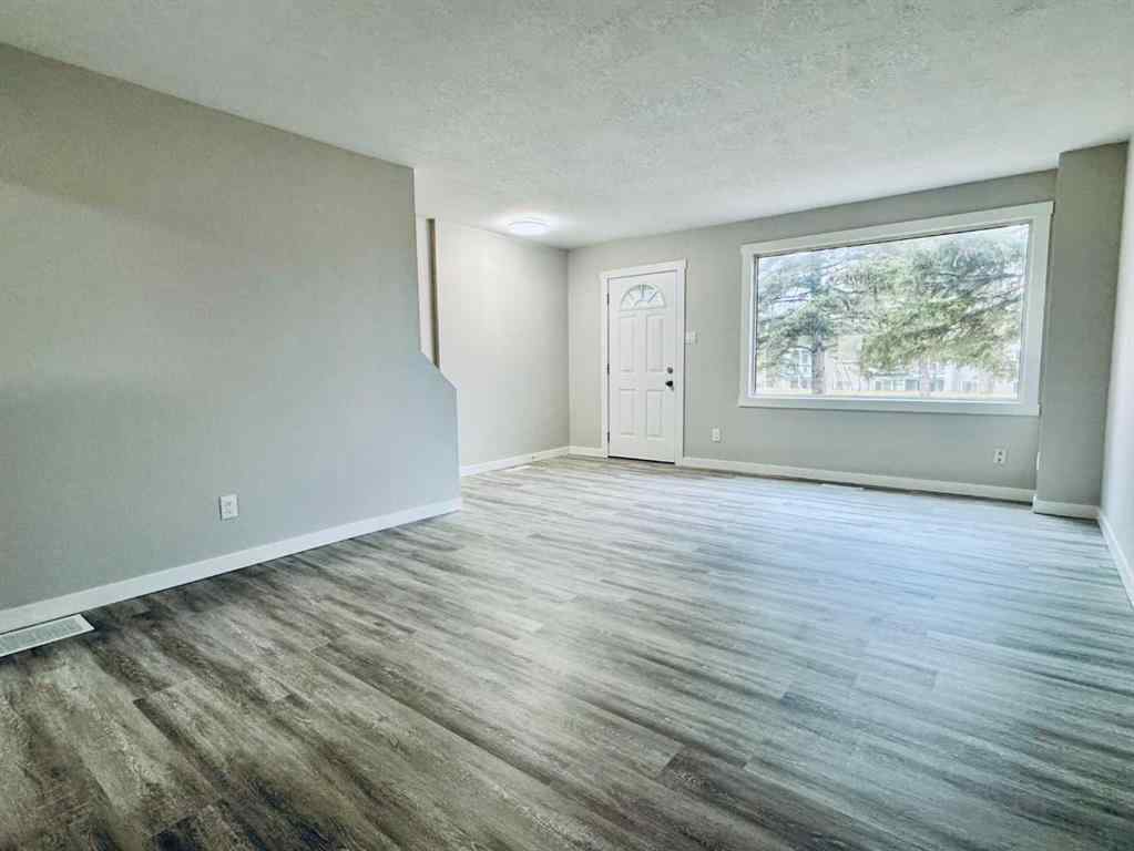 MLS® A2238403 - Unit #221 2211 19 Street NE in Vista Heights Calgary, Residential