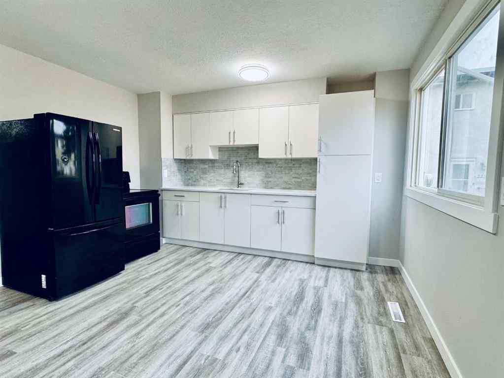 MLS® A2238403 - Unit #221 2211 19 Street NE in Vista Heights Calgary, Residential