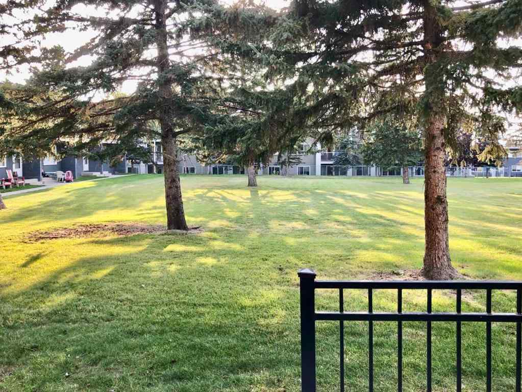 MLS® A2238403 - Unit #221 2211 19 Street NE in Vista Heights Calgary, Residential