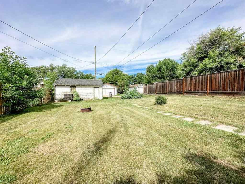 MLS® A2238411 - 4706 48 Street  in Downtown East Stettler, Residential