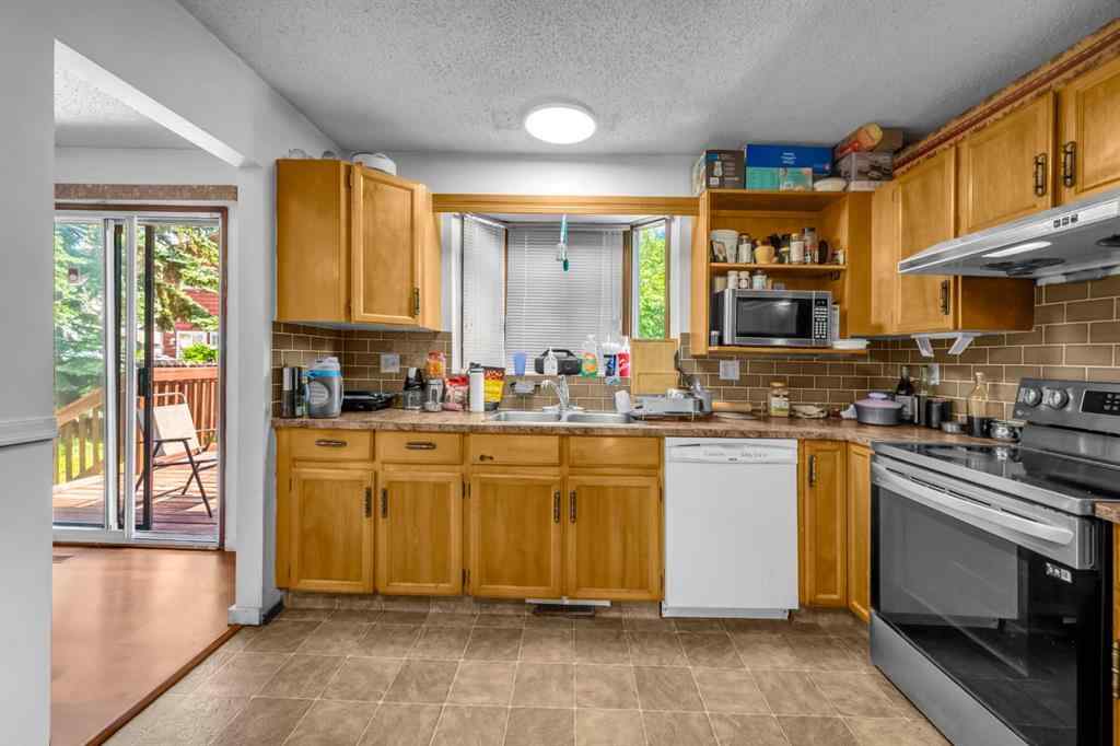MLS® A2238414 - 124 Whiteram Close NE in Whitehorn Calgary, Residential