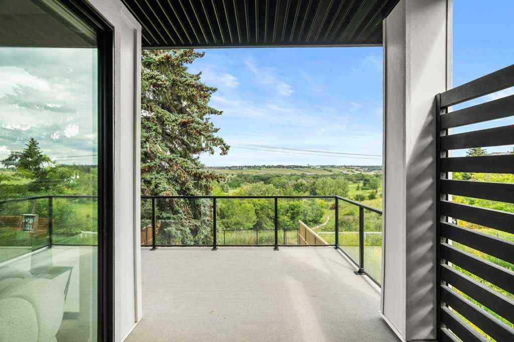 MLS® A2238475 - 2226 8 Street NE in Winston Heights/Mountview Calgary, Residential