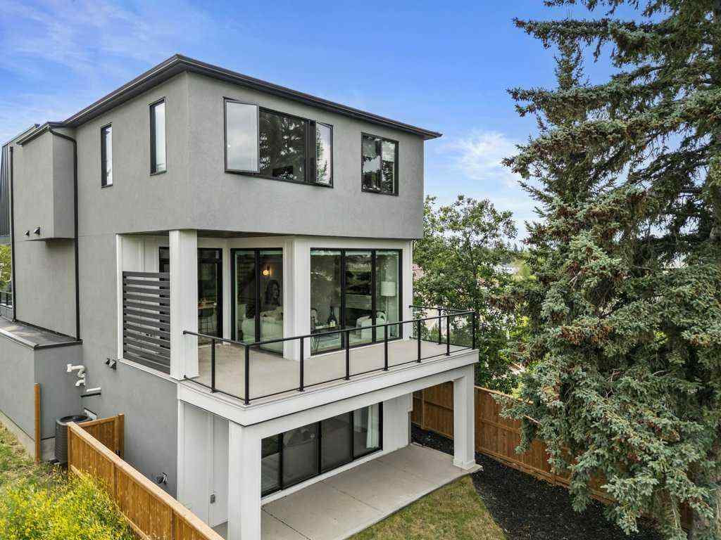 MLS® A2238475 - 2226 8 Street NE in Winston Heights/Mountview Calgary, Residential