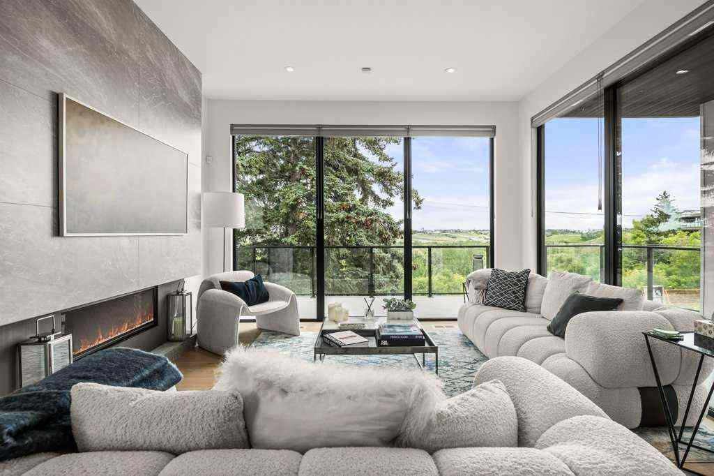 MLS® A2238475 - 2226 8 Street NE in Winston Heights/Mountview Calgary, Residential