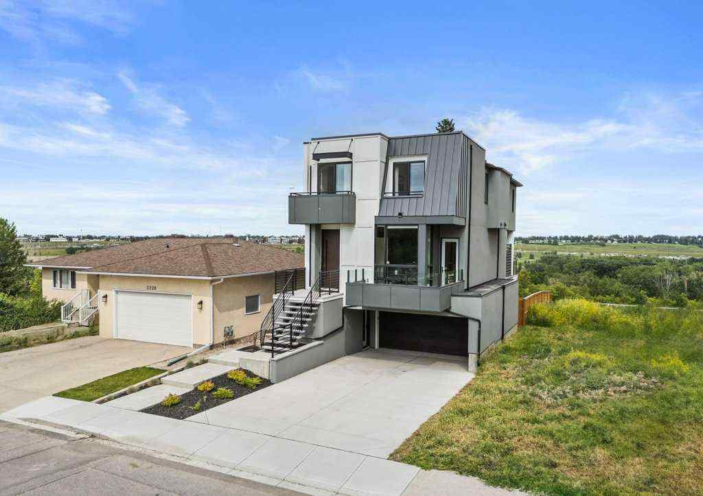 MLS® A2238475 - 2226 8 Street NE in Winston Heights/Mountview Calgary, Residential