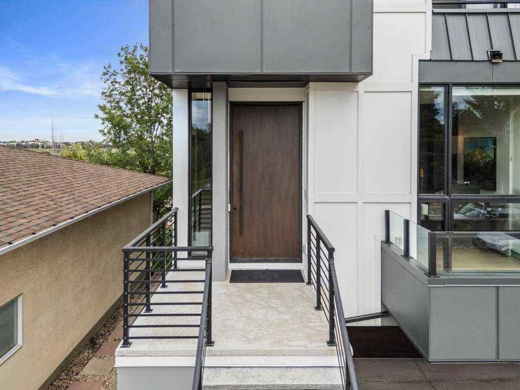 MLS® A2238475 - 2226 8 Street NE in Winston Heights/Mountview Calgary, Residential