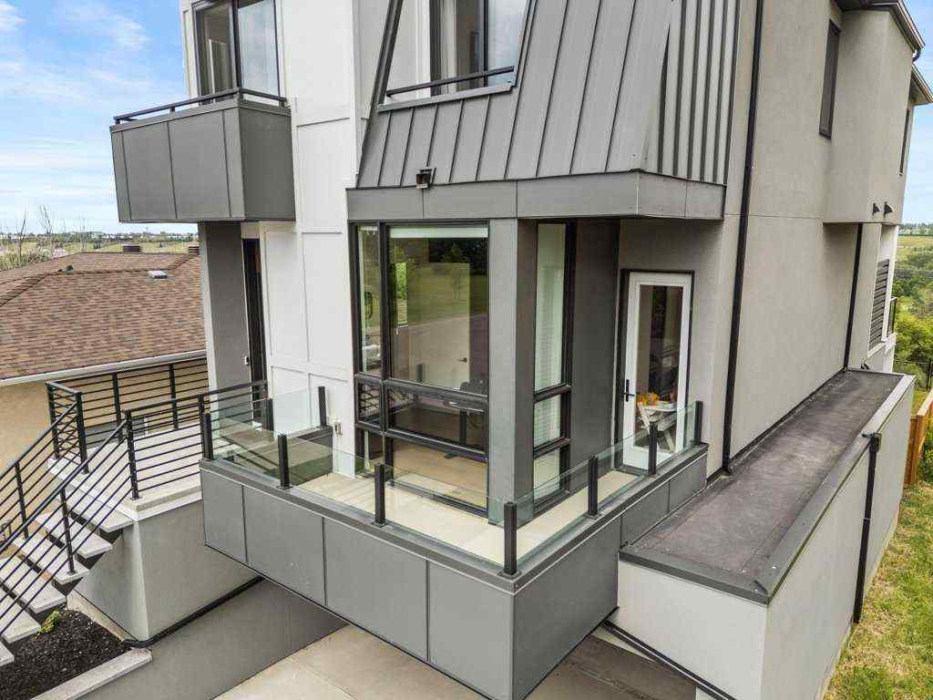 MLS® A2238475 - 2226 8 Street NE in Winston Heights/Mountview Calgary, Residential