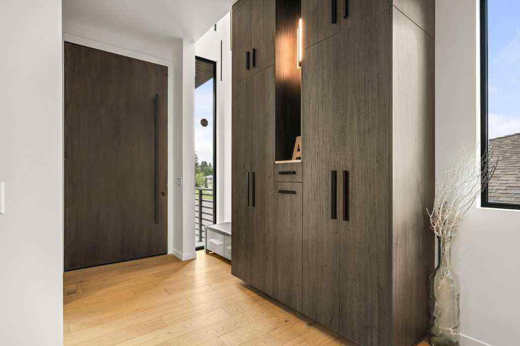 MLS® A2238475 - 2226 8 Street NE in Winston Heights/Mountview Calgary, Residential